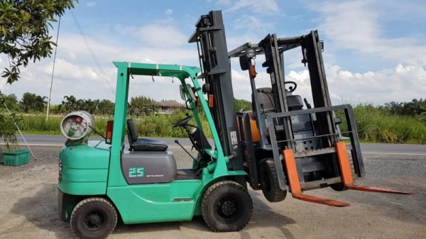 ขายด่วนรถยกMITSUBISHI FG25-20 ยก2.5ตันเสาสูง4เมตรตัวใหม่ล่าสุดรถนอกนำเข้ายังไม่เคยใช้งานในเมืองไทยเลย