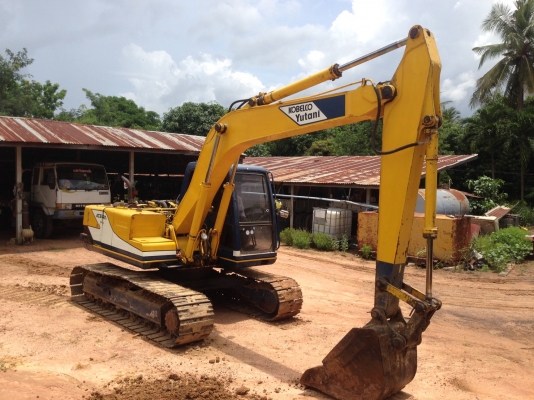 ขาย 675,000 บาท KOBELCO SK120 Mark 3 เครื่องดี ปั้มแรง โช่หนา เอวแน่น ไฟฟ้าครบ เเอร์เย็น เอกสารเล่มทะเบียน  รถอยู่ จ.นครราชสีมา โทร&amp;ไอดีไลน์ 0610710295
