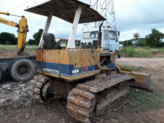 ขาย 195,000 แทรกเตอร์ KOMATSU D 20 P 6 สไลร์ 6 ทิศทาง เครื่องดี เกียร์แรง สเตอร์ลิ่งดี ช่วงล่างแน่น  รถอยู่ ชลบุรี 090-772-3710 090-772-3708