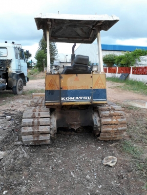 ขาย 195,000 แทรกเตอร์ KOMATSU D 20 P 6 สไลร์ 6 ทิศทาง เครื่องดี เกียร์แรง สเตอร์ลิ่งดี ช่วงล่างแน่น  รถอยู่ ชลบุรี 090-772-3710 090-772-3708