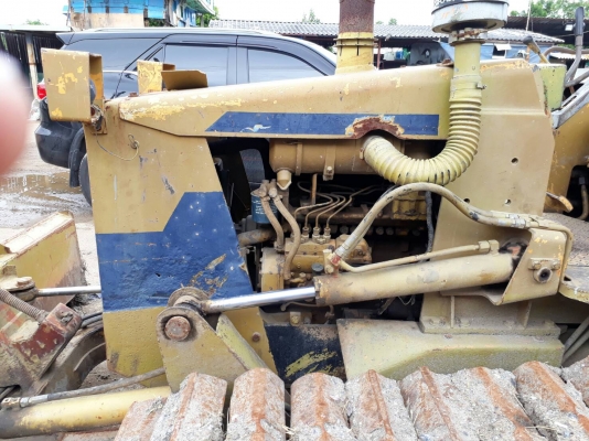 ขาย 195,000 แทรกเตอร์ KOMATSU D 20 P 6 สไลร์ 6 ทิศทาง เครื่องดี เกียร์แรง สเตอร์ลิ่งดี ช่วงล่างแน่น  รถอยู่ ชลบุรี 090-772-3710 090-772-3708