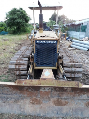 ขาย 195,000 แทรกเตอร์ KOMATSU D 20 P 6 สไลร์ 6 ทิศทาง เครื่องดี เกียร์แรง สเตอร์ลิ่งดี ช่วงล่างแน่น  รถอยู่ ชลบุรี 090-772-3710 090-772-3708