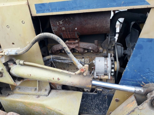 ขาย 195,000 แทรกเตอร์ KOMATSU D 20 P 6 สไลร์ 6 ทิศทาง เครื่องดี เกียร์แรง สเตอร์ลิ่งดี ช่วงล่างแน่น  รถอยู่ ชลบุรี 090-772-3710 090-772-3708