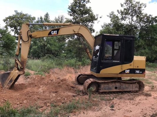 ขาย 385,000 บาท CATTERPILAR E70B เครื่องดี ปั้มแรง โช่หนา เอวแน่น เอกสารชื้อขาย  รถอยู่ จ.ร้อยเอ็ด โทร&amp;ไอดีไลน์ 0610710295