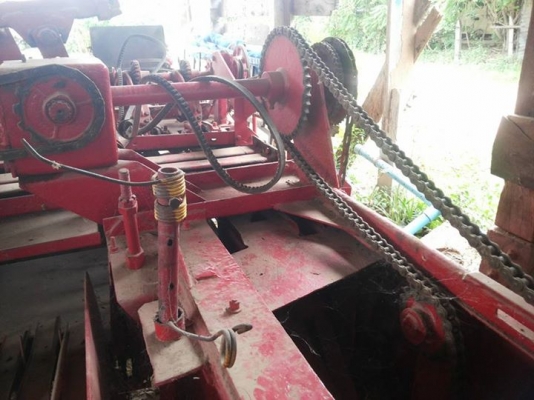 ขายตามสภาพ เครื่องอัดฟาง แมกซี่ 124 ใช่งานปกติ ขายตามสภาพ เครื่องอัดฟาง แมกซี่ 124 ใช่งานปกติ