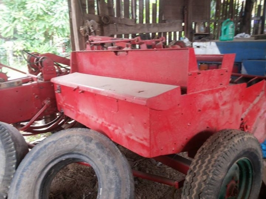 ขายตามสภาพ เครื่องอัดฟาง แมกซี่ 124 ใช่งานปกติ ขายตามสภาพ เครื่องอัดฟาง แมกซี่ 124 ใช่งานปกติ