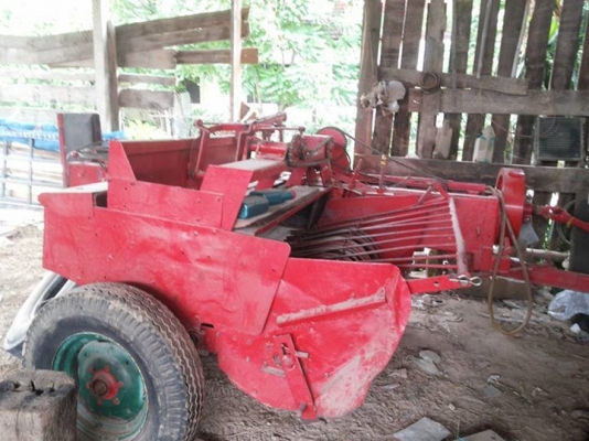 ขายตามสภาพ เครื่องอัดฟาง แมกซี่ 124 ใช่งานปกติ ขายตามสภาพ เครื่องอัดฟาง แมกซี่ 124 ใช่งานปกติ