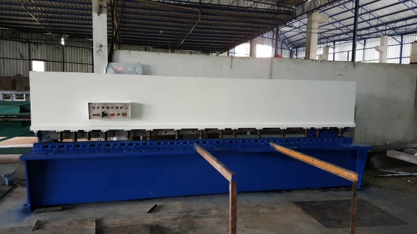 ขายเครื่องตัด4เมตรระบบไฮโดรลิคตัดได้6มิลราคาสุดคุ้ม