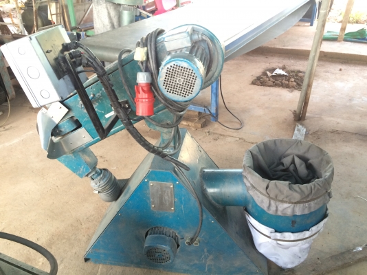 ขายเครื่องขัดมีระบบถังดูดครบครับสวยมากครับ