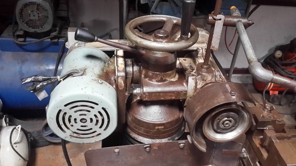 ขายครับขาย เครื่องเจียรทูล พร้อม jig จับเฉพาะงาน และ อะไหล่สำรองที่ติดมาด้วย มือสองจากญี่ปุ่น สภาพนี้ ราคา 35000 บาท 0814583376 เอก ปทุม