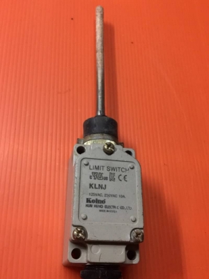 200 บ. ส่งฟรี083-2000058  LINE ID: line832923 LIMIT SWITCH ลิมิตสวิทช์ ยี่ห้อ KOING เป็นแบบก้านสปริงยาวชนโยกได้ตรงๆไม่เสียหาย(มีแค่ 10ตัว)