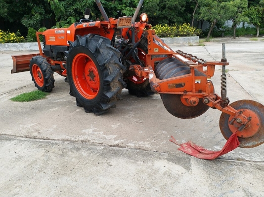 ขายรถไถคูโบต้าL4508 ทำงาน2พัน ชม.หลังคาสั่งใหม่ ใบดันหน้า ผาน6เกียร์ดี ทะเบียนปี53