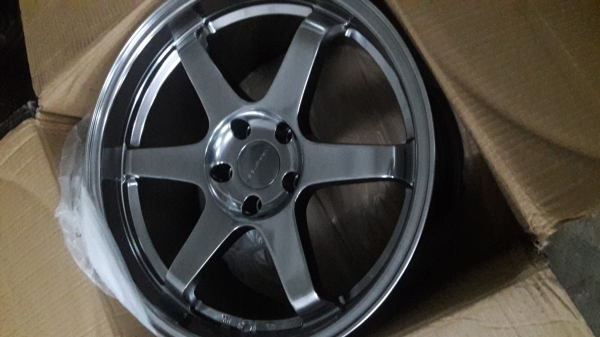 ล้อใหม่ๆ TE37 ขอบ 18 หน้า 8.5 ออฟ+35 หลัง 9.5 ออฟ 12  ใส่ วีโก้ ,ไทรทัน สวยๆเลยครับ