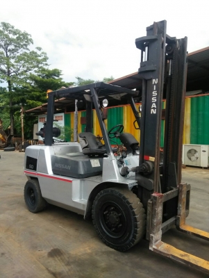 รถยกนิสสัน 4.5 ตัน เสาสูง 4 เมตร เครื่องดีเซล เกียร์ออโต้