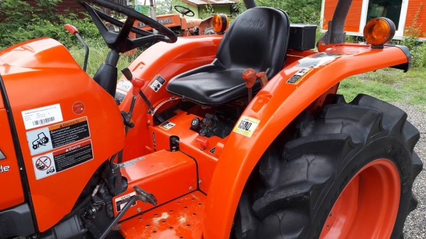 ขายคูโบต้าl3608DT (ตัวเปล่า) สวยเดิมๆ ใช้งานน้อย 615 ช.ม เล่มทะเบียนพร้อมโทร 0872016577 ขายคูโบต้าl3608DT (ตัวเปล่า) สวยเดิมๆ ใช้งานน้อย 615 ช.ม เล่มทะเบียนพร้อมโทร 0872016577