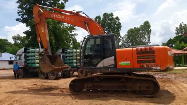 ขาย 1,585,000 HITACHI ZX 200-5 G ทำงาน 21,xxx  ชม. เครื่องดี ปั้มแรง โช่หนา เอวแน่น เอกสารเล่มทะเบียน รถอยู่ จ.สุรินทร์ 090-772-3710 090-772-3708