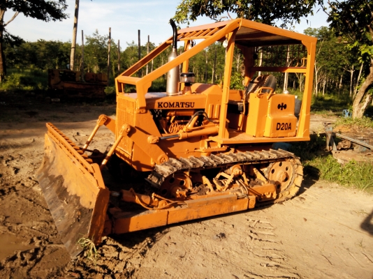 ขายรถแทรคเตอร์ KOMATSU D20P-5 สไลใบมีดได้ ราคา 185000