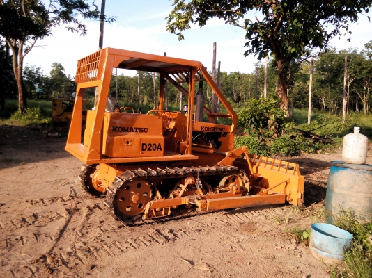 ขายรถแทรคเตอร์ KOMATSU D20P-5 สไลใบมีดได้ ราคา 185000 ขายรถแทรคเตอร์ KOMATSU D20P-5 สไลใบมีดได้ ราคา 185000