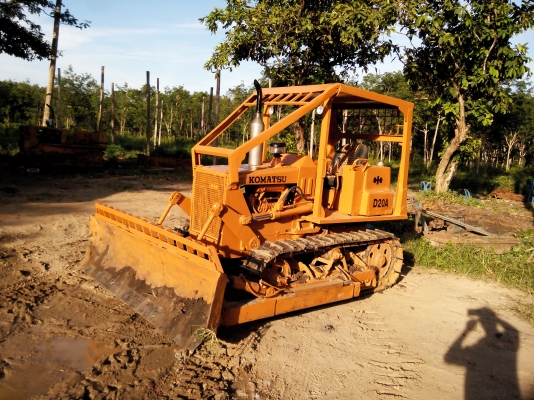 ขายรถแทรคเตอร์ KOMATSU D20P-5 สไลใบมีดได้ ราคา 185000