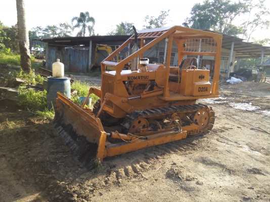 ขายรถแทรคเตอร์ KOMATSU D20P-5 สไลใบมีดได้ ราคา 185000 ขายรถแทรคเตอร์ KOMATSU D20P-5 สไลใบมีดได้ ราคา 185000