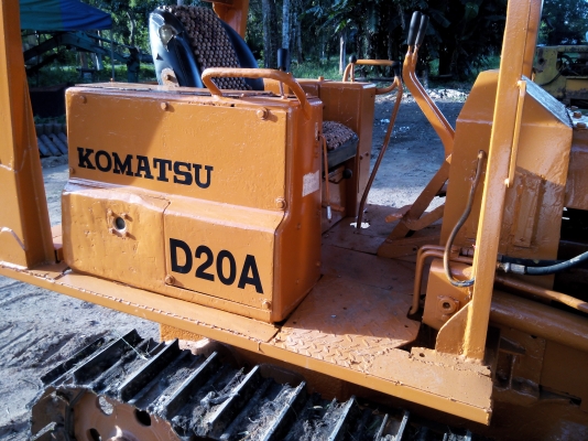 ขายรถแทรคเตอร์ KOMATSU D20P-5 สไลใบมีดได้ ราคา 185000