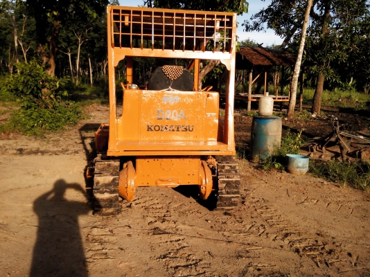 ขายรถแทรคเตอร์ KOMATSU D20P-5 สไลใบมีดได้ ราคา 185000