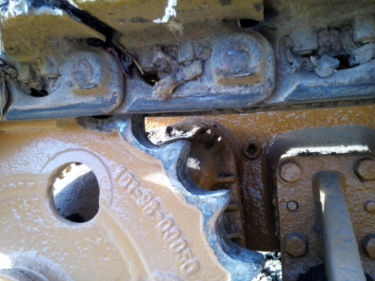 ขายรถแทรคเตอร์ KOMATSU D20P-5 สไลใบมีดได้ ราคา 185000
