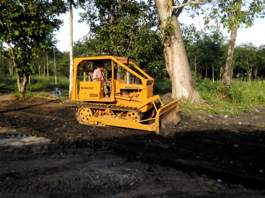 ขายรถแทรคเตอร์ KOMATSU D20P-5 สไลใบมีดได้ ราคา 185000 ขายรถแทรคเตอร์ KOMATSU D20P-5 สไลใบมีดได้ ราคา 185000