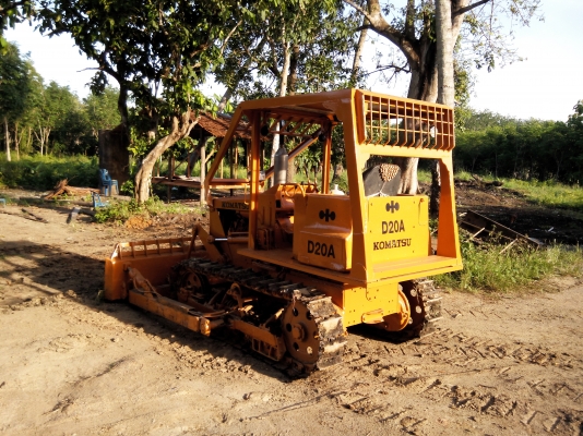ขายรถแทรคเตอร์ KOMATSU D20P-5 สไลใบมีดได้ ราคา 185000 ขายรถแทรคเตอร์ KOMATSU D20P-5 สไลใบมีดได้ ราคา 185000