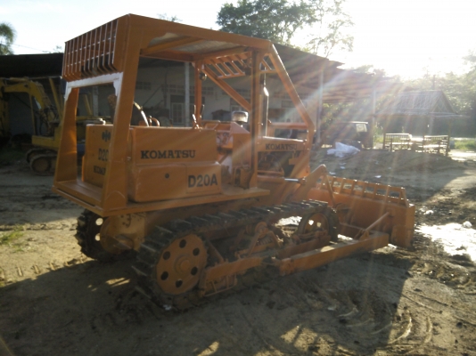 ขายรถแทรคเตอร์ KOMATSU D20P-5 สไลใบมีดได้ ราคา 185000