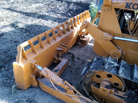 ขายรถแทรคเตอร์ KOMATSU D20P-5 สไลใบมีดได้ ราคา 185000