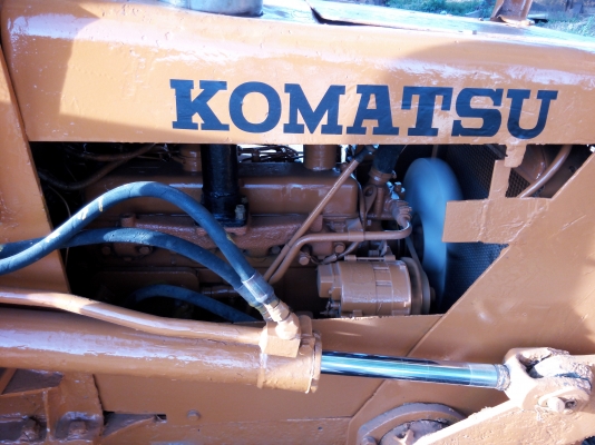 ขายรถแทรคเตอร์ KOMATSU D20P-5 สไลใบมีดได้ ราคา 185000