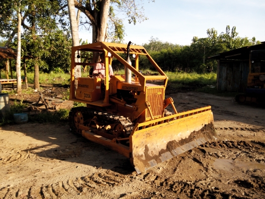 ขายรถแทรคเตอร์ KOMATSU D20P-5 สไลใบมีดได้ ราคา 185000