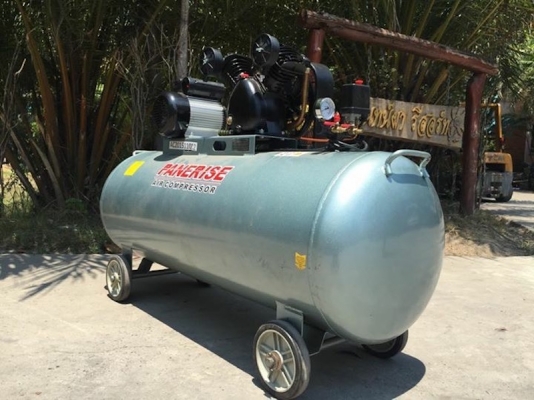 ขายปั้มลม 2สูบ(300ลิตรใหญ่) 3kw ไฟ220vสภาพสวยเดิม ของใหม่เปิดตู้ติดมา1ตัว 24,000บาท เท่านั้น!!