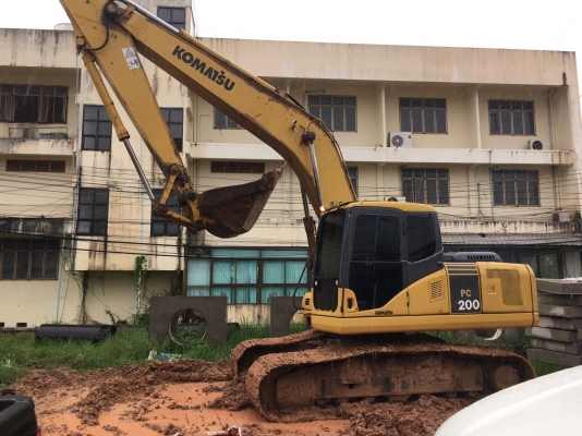 ขายด่วน KOMATSU PC200-7 สภาพพร้อมใช้งาน 10600 กว่าชั่วโมง  เครื่องปั้มดีเยี่ยม โซ่ช่วงล่างพร้อมใช้งาน เอวแน่น แอร์เย็น ไฟฟ้าสมบูรณ์ เอกสารใบอินวอยซ์ สนใจโทรสอบถาม 093-0764943  088-3223272