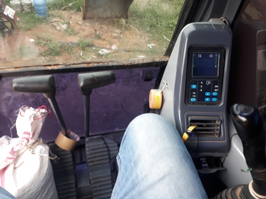 ขายด่วน KOMATSU PC200-7 สภาพพร้อมใช้งาน 10600 กว่าชั่วโมง  เครื่องปั้มดีเยี่ยม โซ่ช่วงล่างพร้อมใช้งาน เอวแน่น แอร์เย็น ไฟฟ้าสมบูรณ์ เอกสารใบอินวอยซ์ สนใจโทรสอบถาม 093-0764943  088-3223272