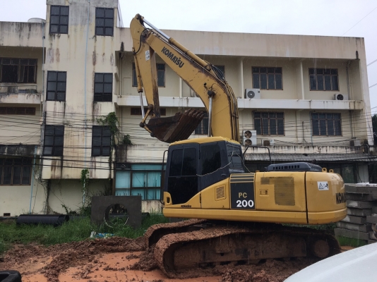 ขายด่วน KOMATSU PC200-7 สภาพพร้อมใช้งาน 10600 กว่าชั่วโมง  เครื่องปั้มดีเยี่ยม โซ่ช่วงล่างพร้อมใช้งาน เอวแน่น แอร์เย็น ไฟฟ้าสมบูรณ์ เอกสารใบอินวอยซ์ สนใจโทรสอบถาม 093-0764943  088-3223272