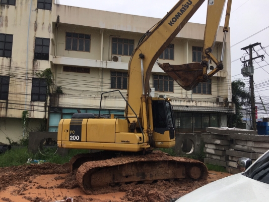 ขายด่วน KOMATSU PC200-7 สภาพพร้อมใช้งาน 10600 กว่าชั่วโมง  เครื่องปั้มดีเยี่ยม โซ่ช่วงล่างพร้อมใช้งาน เอวแน่น แอร์เย็น ไฟฟ้าสมบูรณ์ เอกสารใบอินวอยซ์ สนใจโทรสอบถาม 093-0764943  088-3223272