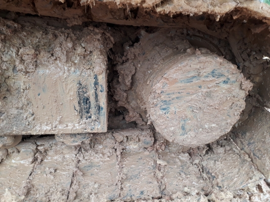 ขายด่วน KOMATSU PC200-7 สภาพพร้อมใช้งาน 10600 กว่าชั่วโมง  เครื่องปั้มดีเยี่ยม โซ่ช่วงล่างพร้อมใช้งาน เอวแน่น แอร์เย็น ไฟฟ้าสมบูรณ์ เอกสารใบอินวอยซ์ สนใจโทรสอบถาม 093-0764943  088-3223272