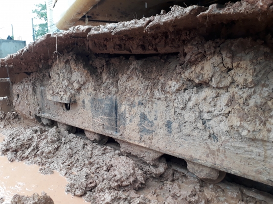 ขายด่วน KOMATSU PC200-7 สภาพพร้อมใช้งาน 10600 กว่าชั่วโมง  เครื่องปั้มดีเยี่ยม โซ่ช่วงล่างพร้อมใช้งาน เอวแน่น แอร์เย็น ไฟฟ้าสมบูรณ์ เอกสารใบอินวอยซ์ สนใจโทรสอบถาม 093-0764943  088-3223272