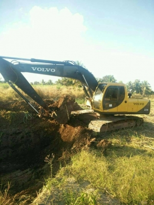 รถแบคโฮ VOLVO EC210. , ( รถ สวย. ) , ( รถทำงาน 11,xxx ชม. ) สนใจติดต่อ 081 - 6079515