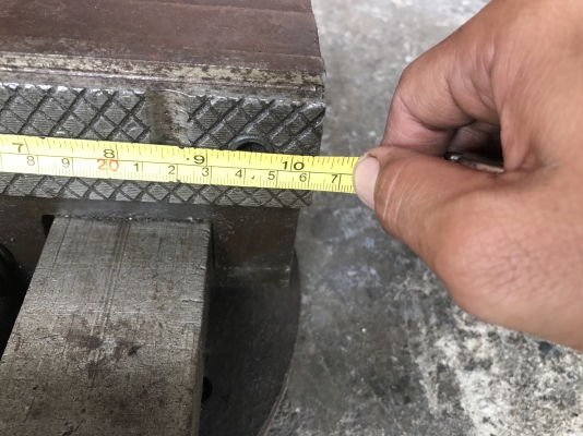 ขายปากกาจับชิ้นงานแท่นกลึง ขนาด 10นิ้ว แท่นแน่น ปากสวย หมุนนิ่ม พร้อมใช้งาน ขายปากกาจับชิ้นงานแท่นกลึง ขนาด 10นิ้ว แท่นแน่น ปากสวย หมุนนิ่ม พร้อมใช้งาน