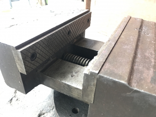 ขายปากกาจับชิ้นงานแท่นกลึง ขนาด 10นิ้ว แท่นแน่น ปากสวย หมุนนิ่ม พร้อมใช้งาน ขายปากกาจับชิ้นงานแท่นกลึง ขนาด 10นิ้ว แท่นแน่น ปากสวย หมุนนิ่ม พร้อมใช้งาน