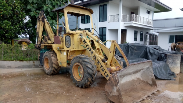 ขายด่วนรถตักเอวอ่อนKOMATSU 507สภาพพร้อมใช้งาน มีมือตักด้านหลังด้วย ราคาสุดคุ้มจริงๆโทรไอดี0843923995