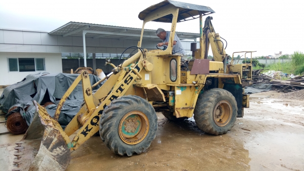 ขายด่วนรถตักเอวอ่อนKOMATSU 507สภาพพร้อมใช้งาน มีมือตักด้านหลังด้วย ราคาสุดคุ้มจริงๆโทรไอดี0843923995