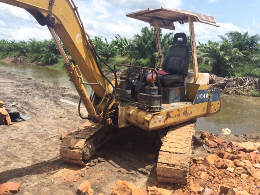 ขายรถแบคโฮ KOMATSU PC40-6 สภาพดีพร้อมใช้ สนใจโทร 081-970-1072 ขายรถแบคโฮ KOMATSU PC40-6 สภาพดีพร้อมใช้ สนใจโทร 081-970-1072