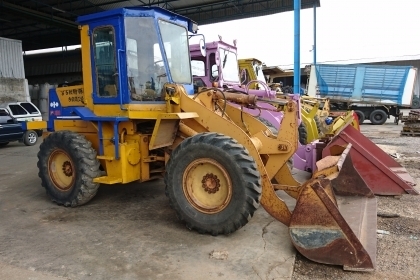 ขายรถตักล้อยาง KOMATSU WA100-1 (สภาพดี) ขายรถตักล้อยาง KOMATSU WA100-1 (สภาพดี)