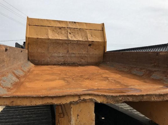 รถดั้มตีนตะขาบ KOMATSU รุ่น MST 2000 รถดั้มตีนตะขาบ KOMATSU รุ่น MST 2000