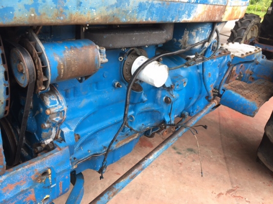 ขายFORD6600 ลงตู้ เกียร์กลาง L-H สองเพลา เครื่องยนต์ - เกียร์ - ไฮดรอลิค ไม่โทรม +ใบInvoid ส่งฟรีภาคตะวันออก