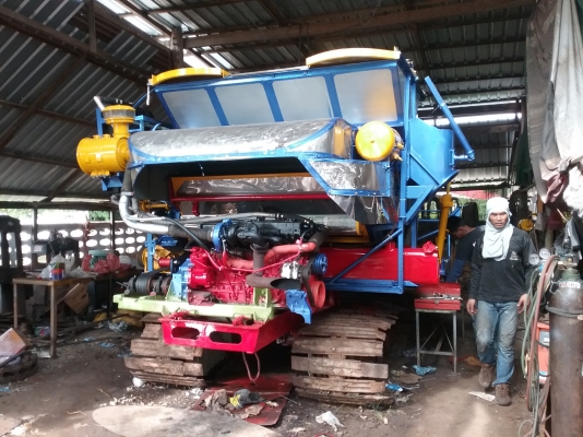 เสร็จแล้วครับ .ยังเหลืออีก 1 คัน ครับ เกี่ยวนาปี ปีนี้ สนใจมาคุยกันได้ เดิน 10 ht 6hhe 210 + turbo โซ่ 46 ข้อ d2 ปั้ม Dykin 23 สภาพที่ขายไม่ใช่สภาพนี้